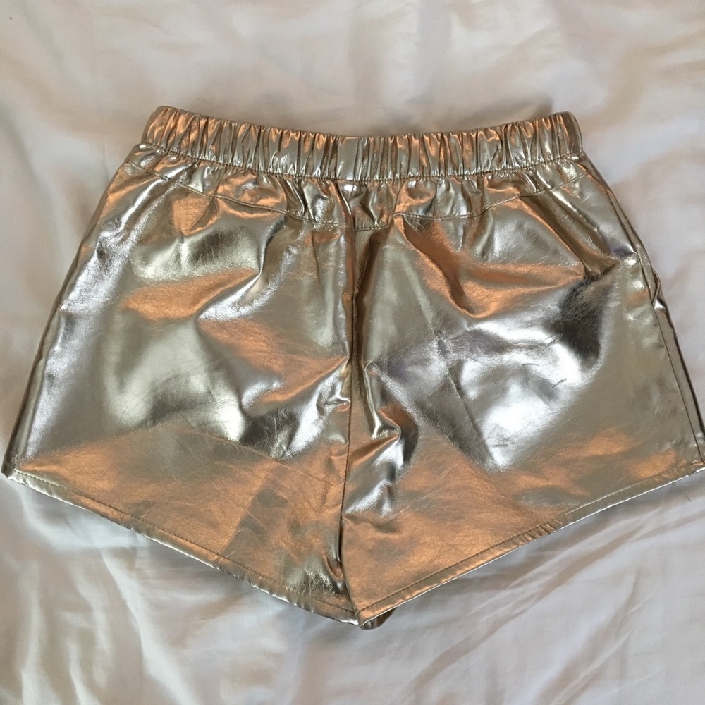 Rose Gold Shorts with Pockets and Drawstring - Picture 4 of 8